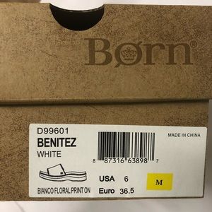 Born Benitez Bianco Floral slipon size 6 NIB